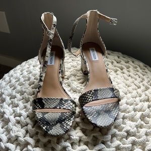 NWOT Never-Worn Steve Madden Snakeskin Kitten Heels